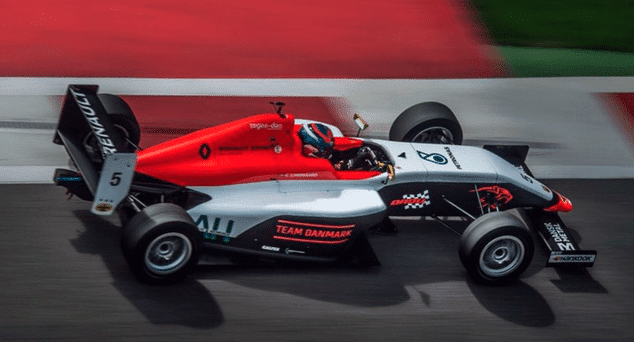 Christian Lundgaard er på en øjeblikkelig andenplads i Formel 4.