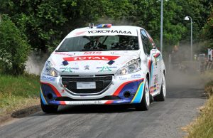 Der er intet mindre end 27 biler til start i den klasse i VM-løbet, hvor Peugeot Sport Dealer Team DK’s Peugeot 208 R2 skal deltage. Foto: rallypics.dk.
