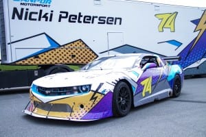 #74 er til at kende blandt de øvrige DTC-racere med den markante dekorering